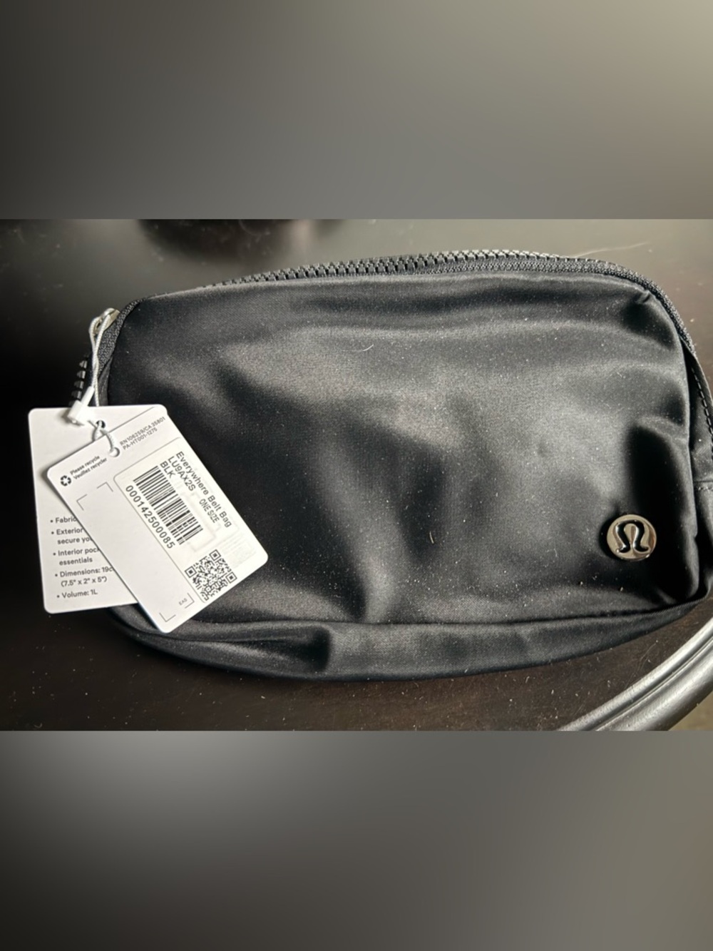 *NEW* Lululemon Black Everywhere Belt Bag - Picture 2 of 3